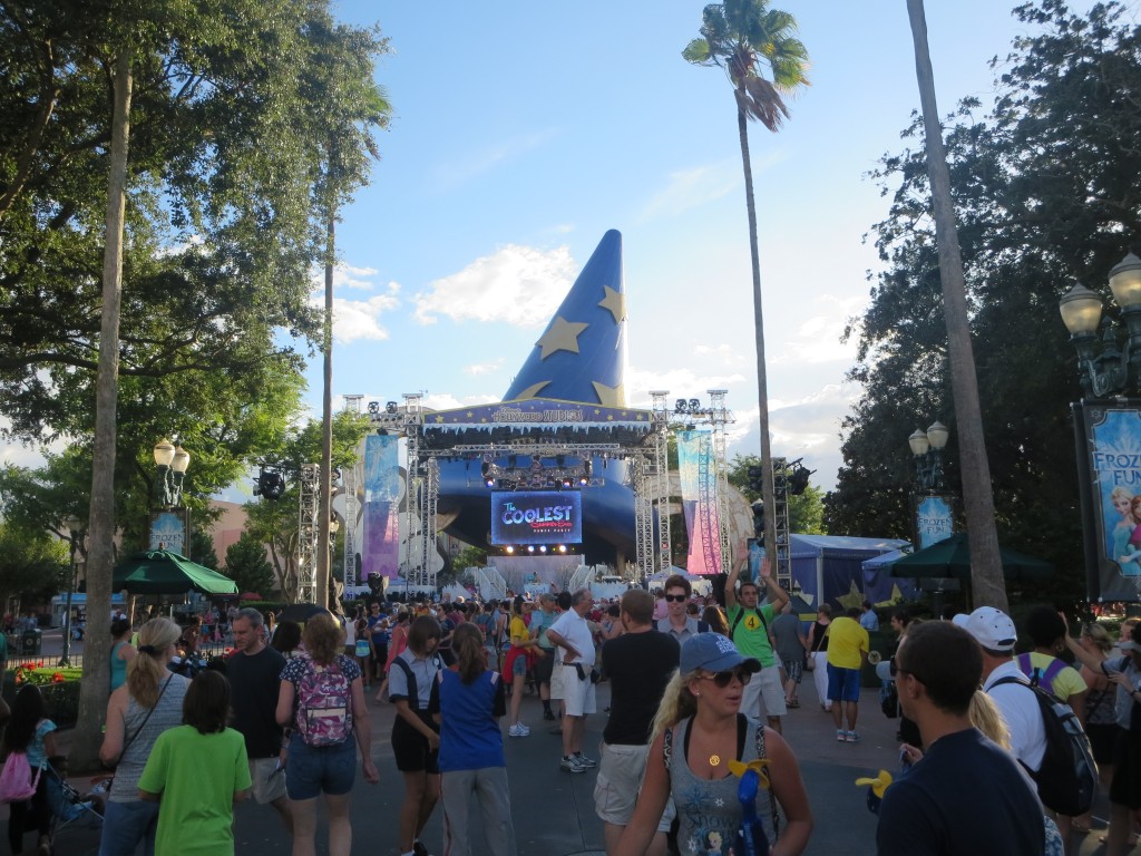 Sorcerer Hat with the Frozen-themed stage in front
